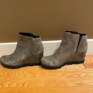 Sorrel Joan of Arctic II wedge boots (Size 8.5)